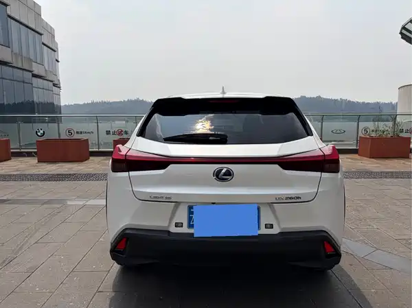 Lexus UX 2022