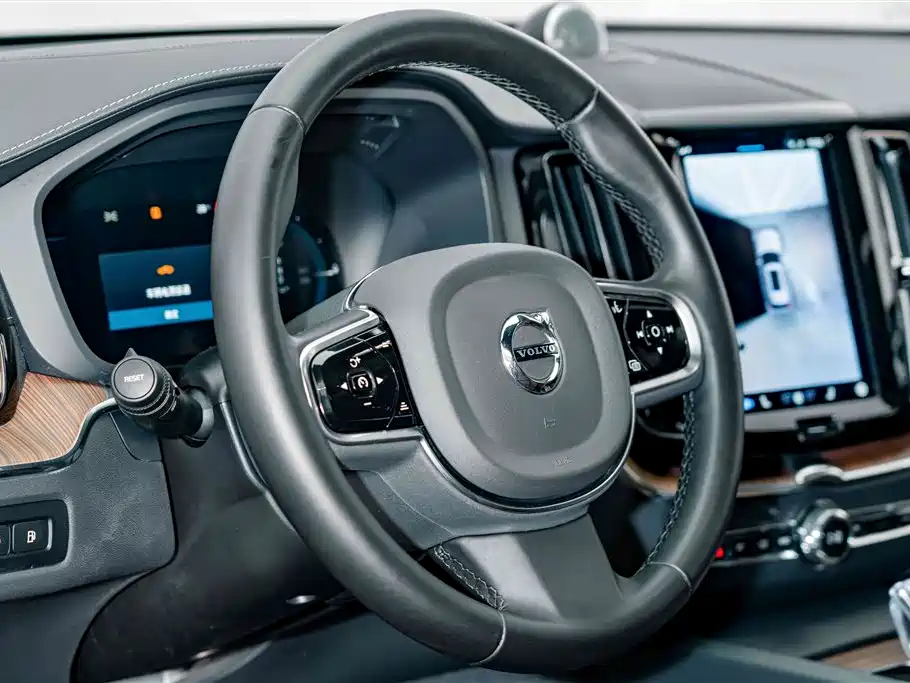 Volvo XC60 Plug-In Hybrid 2025 — фото 9
