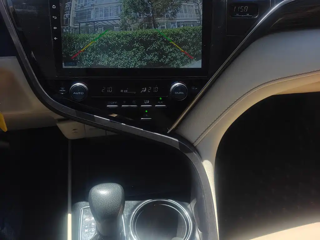 Toyota Camry 2020 — фото 17