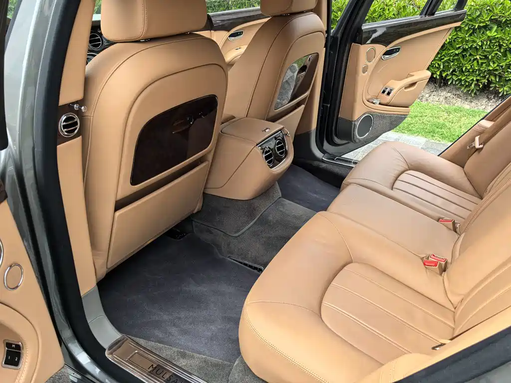 Bentley Mulsanne 2015 — фото 18