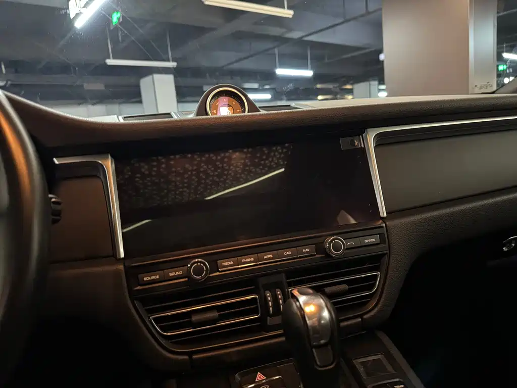 Porsche Macan 2019 — фото 16