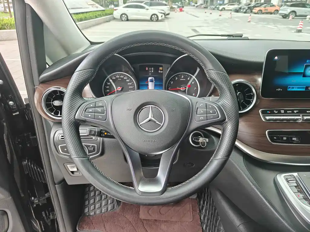 Mercedes-Benz V-Class 2020 — фото 9