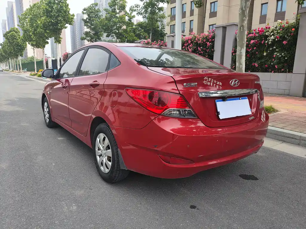 Hyundai Verna 2012 — фото 15