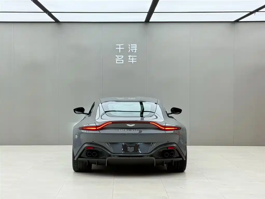 Aston Martin V8 Vantage 2023 — фото 14