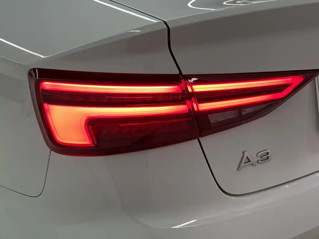 Audi A3 2018 — фото 10