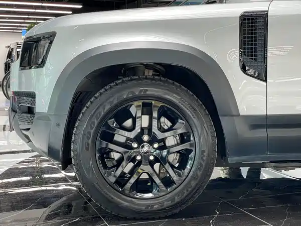 Land Rover Defender 2022