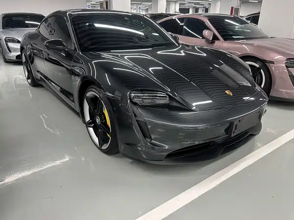 Porsche Taycan 2022