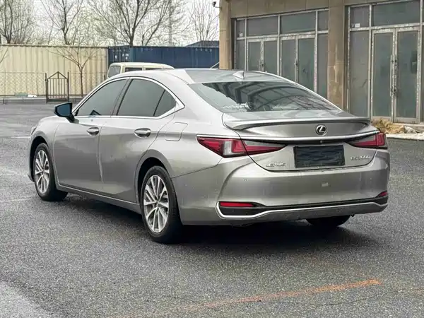 Lexus ES 2022