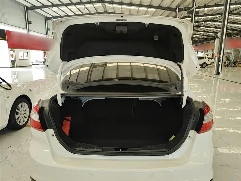 Ford Focus 2015 — фото 18