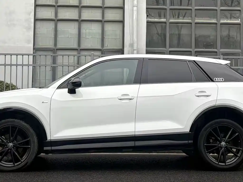 Audi Q2L 2019 — фото 4