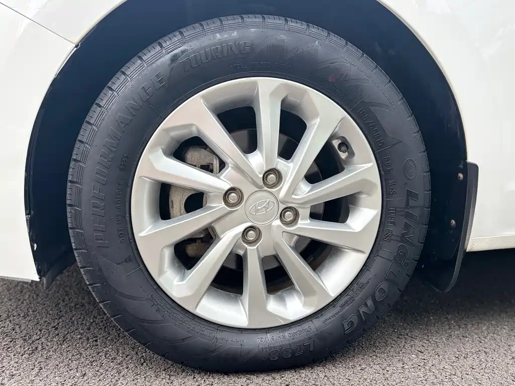 Hyundai Verna 2017 — фото 17