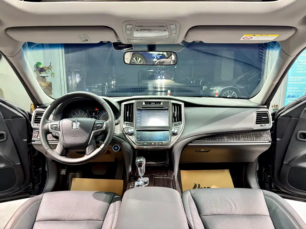 Toyota Crown 2016 — фото 14