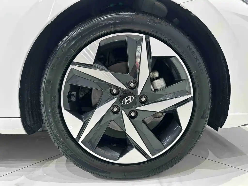 Hyundai Elantra 2023 — фото 20