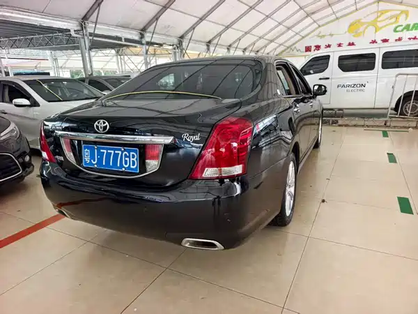 Toyota Crown 2012