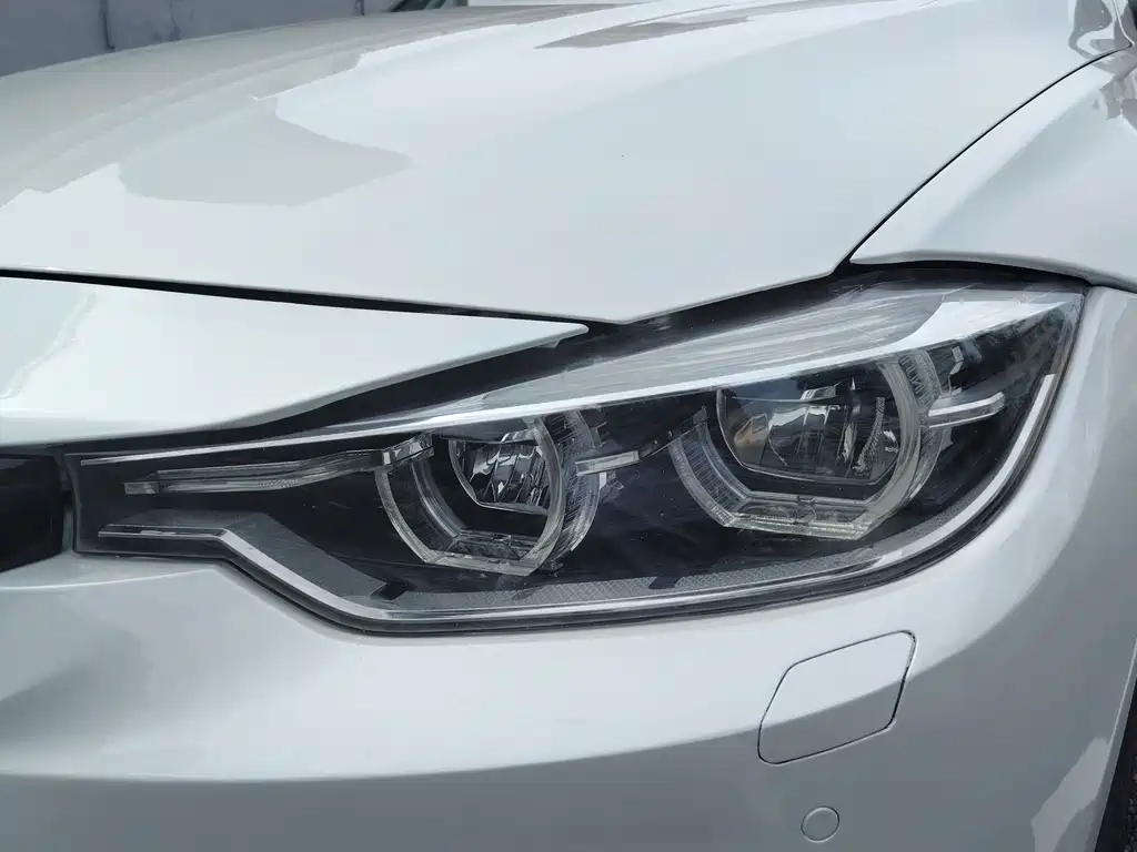BMW 3 Series 2017 — фото 20