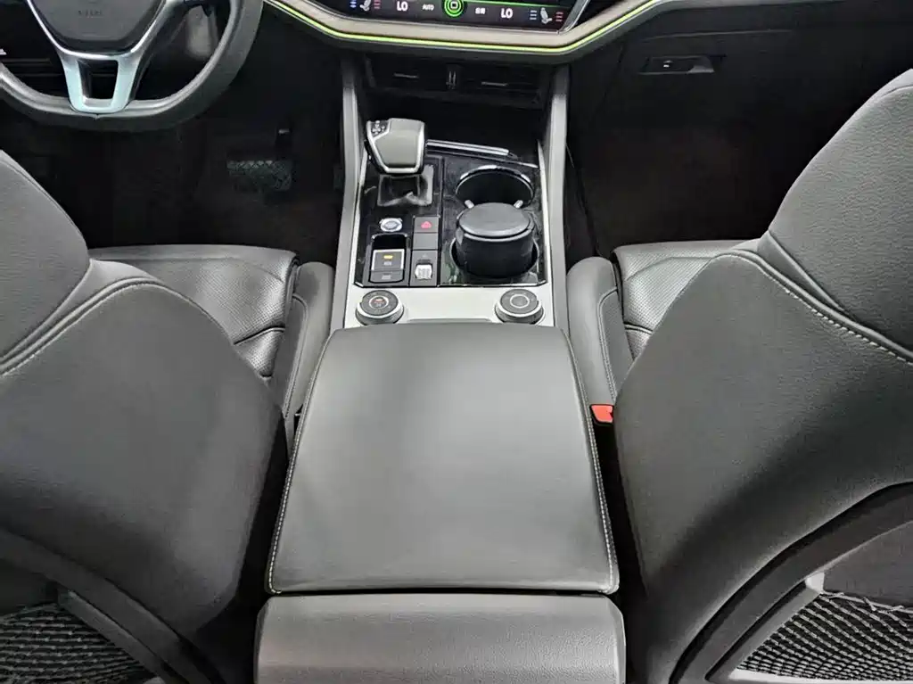 Volkswagen Touareg 2019 — фото 12