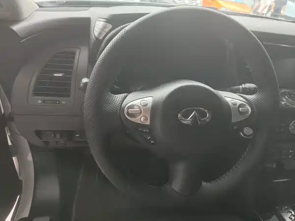 Infiniti QX70 2018