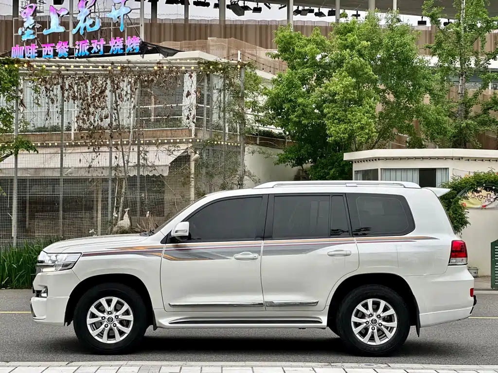 Toyota Land Cruiser 2019 — фото 7