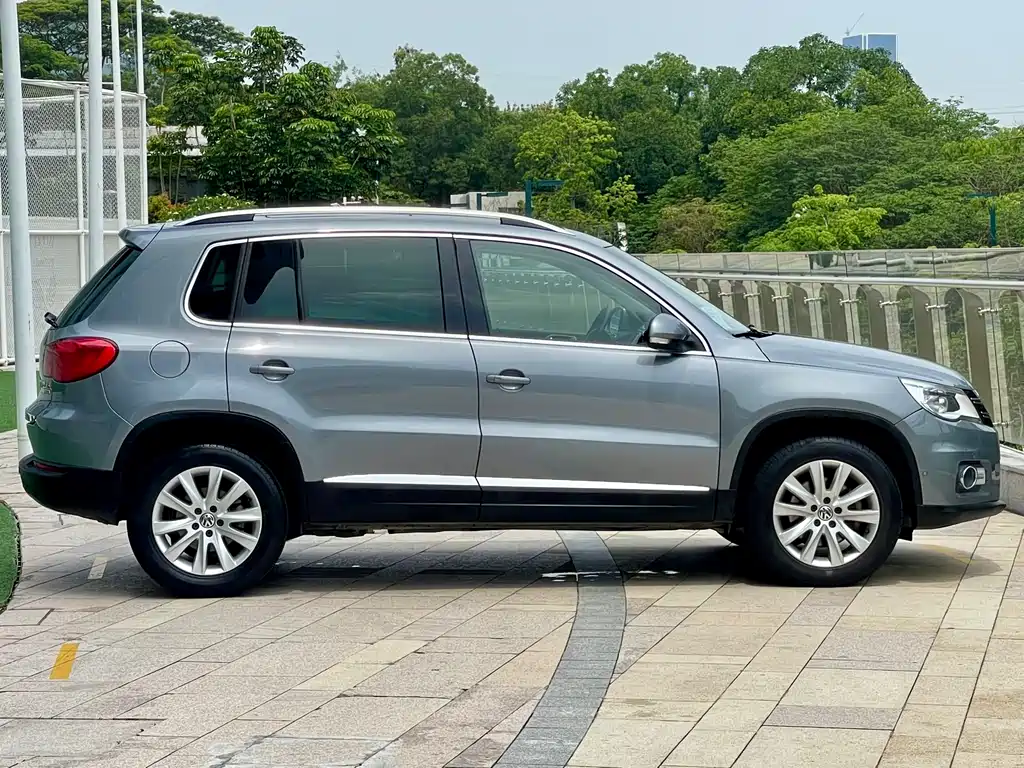 Volkswagen Tiguan 2012 — фото 4