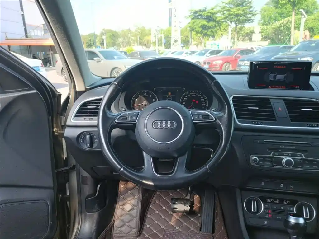 Audi Q3 2017 — фото 11