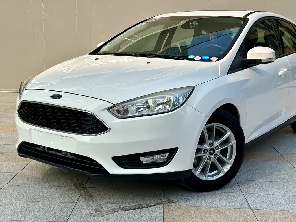 Ford Focus 2018 — фото 14