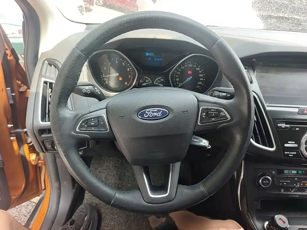 Ford Focus 2015 — фото 11