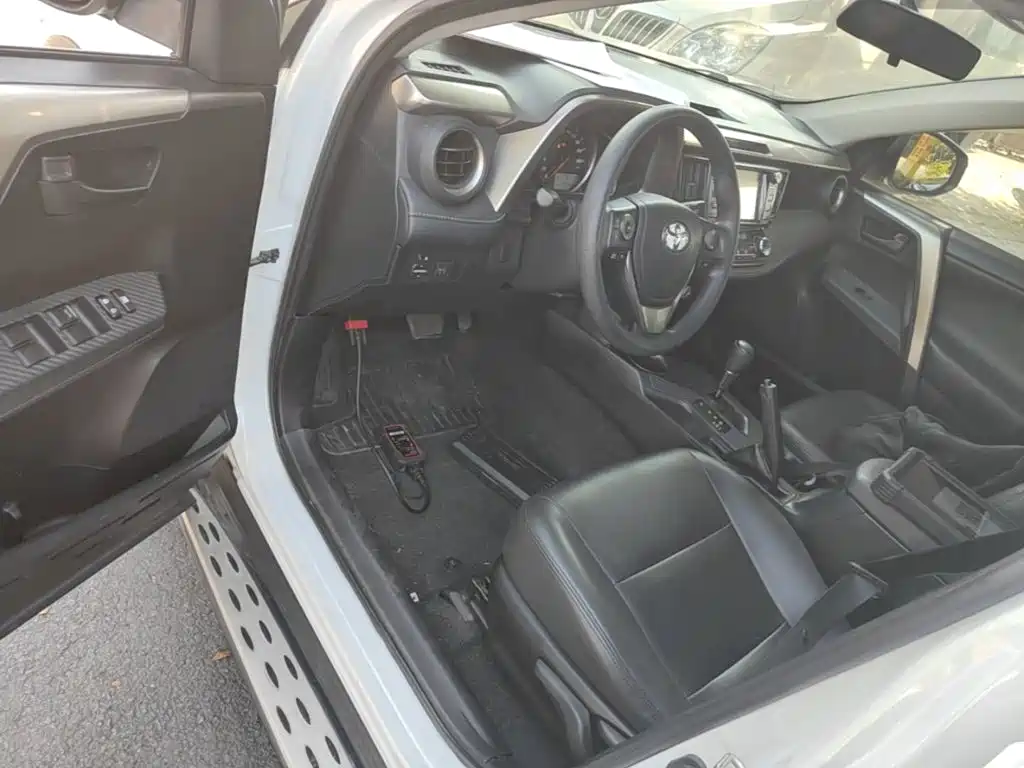 Toyota RAV4 2016 — фото 16