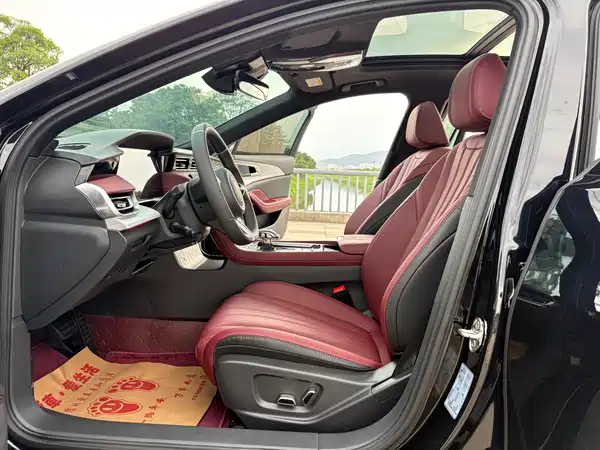 Hongqi H5 2025