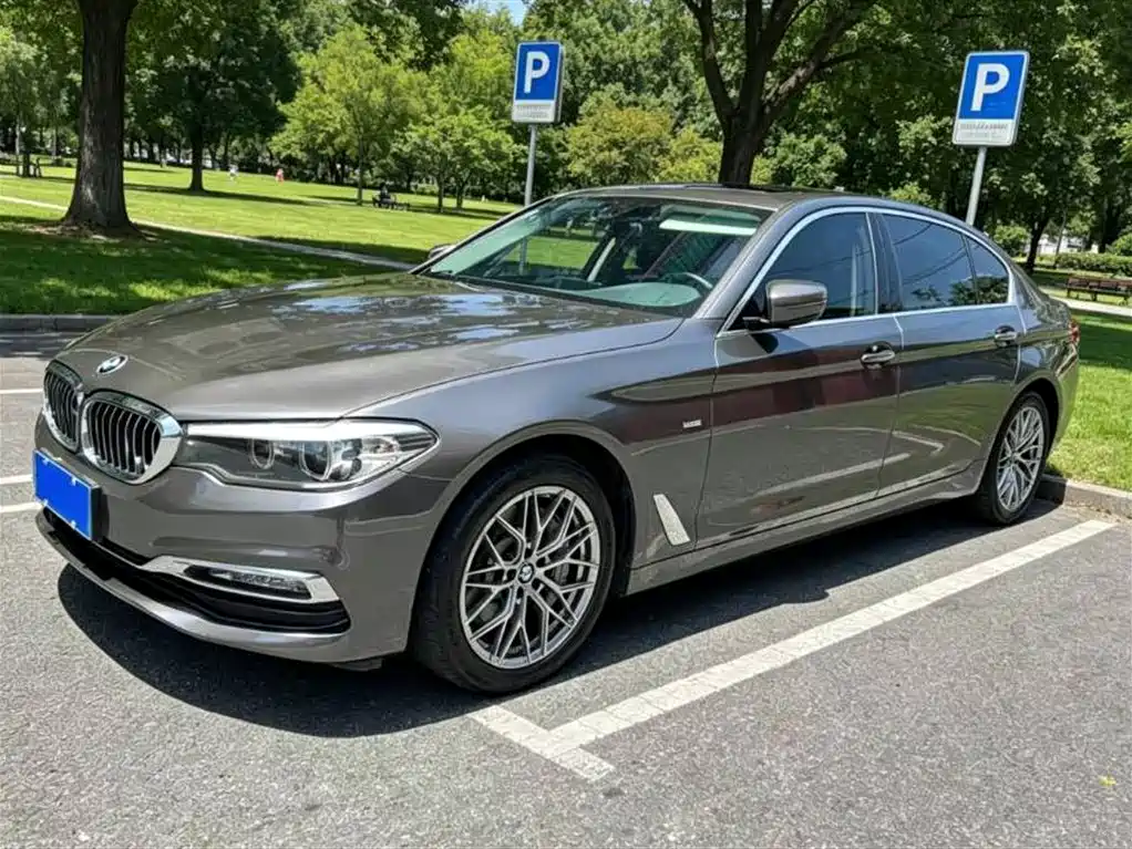 BMW 5 Series 2018 — фото 1