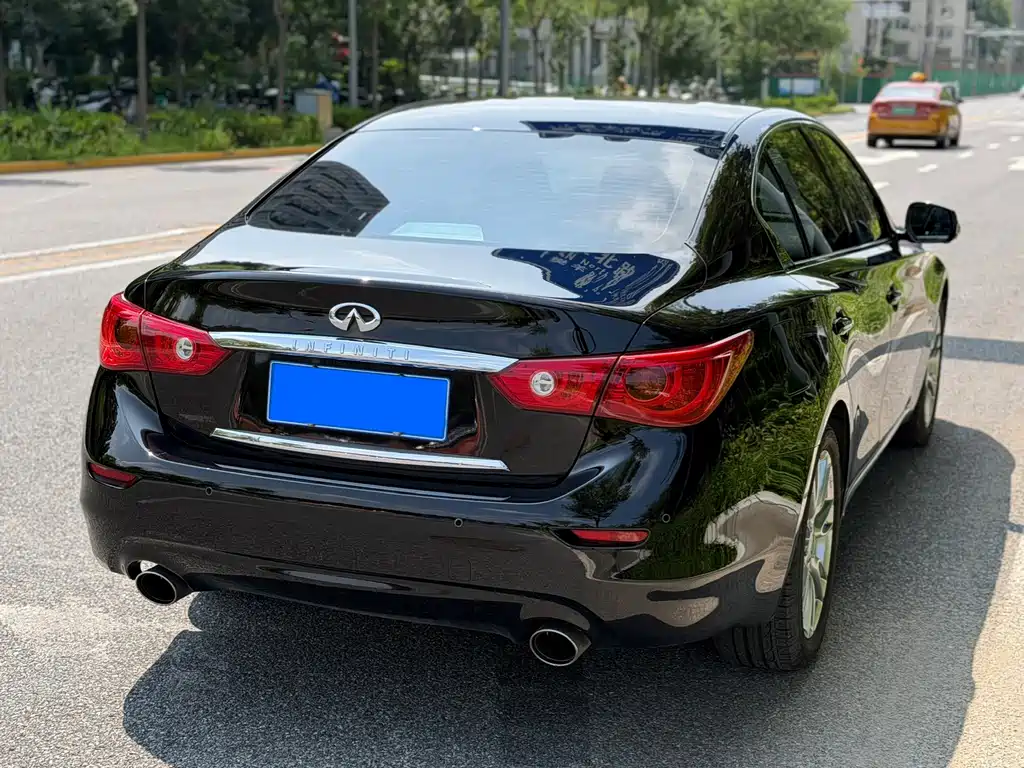 Infiniti Q50L 2017 — фото 23