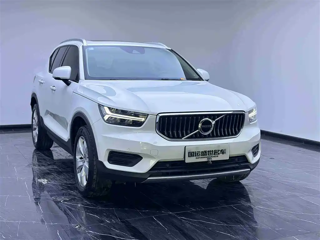 Volvo XC40 2022 — фото 3