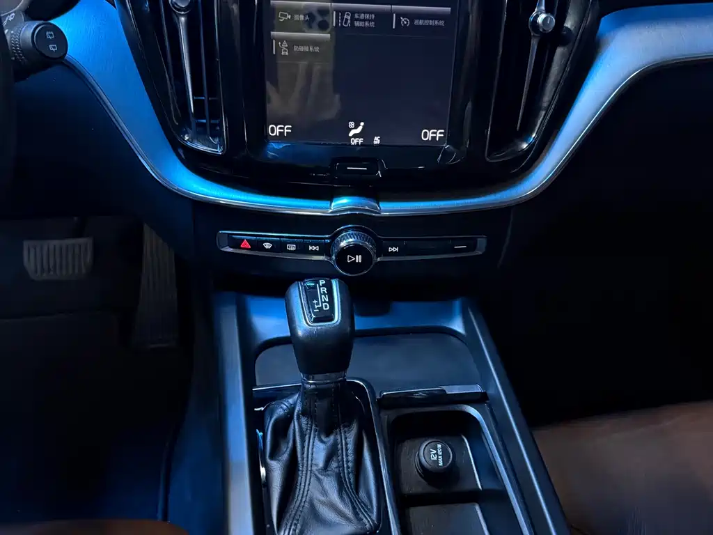 Volvo XC60 2020 — фото 8