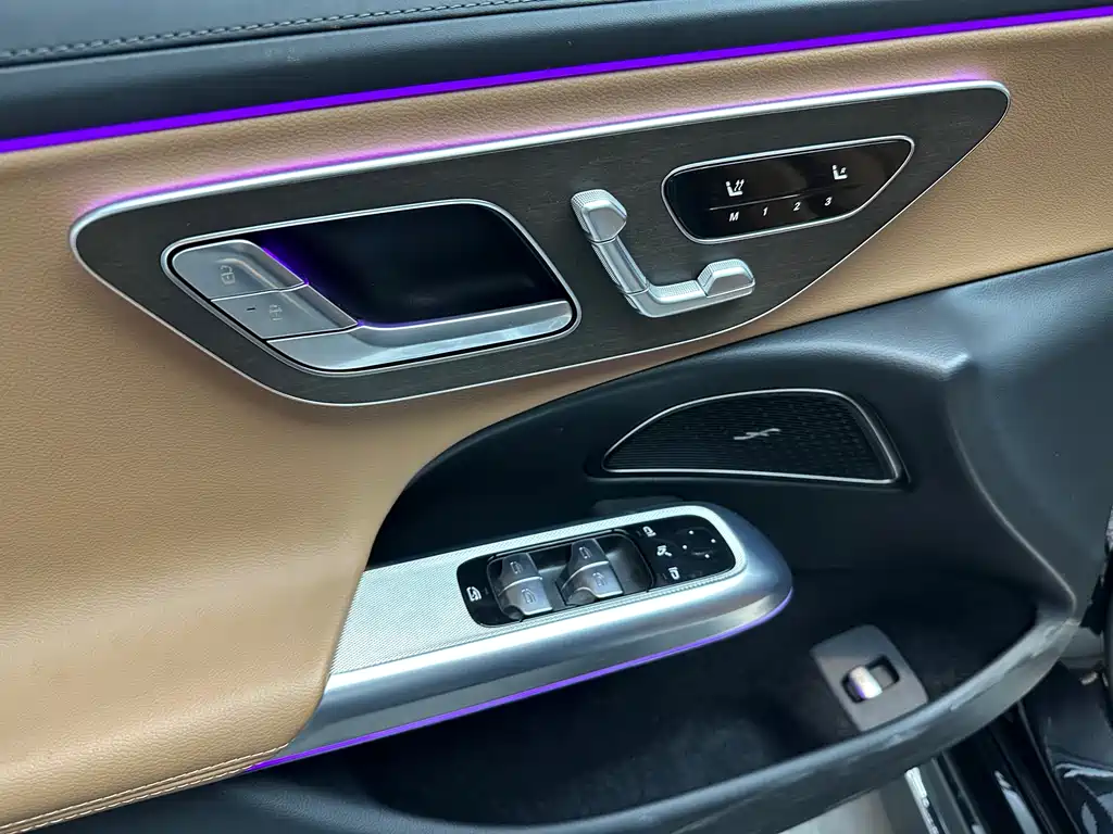 Mercedes-Benz E-Class 2025 — фото 12