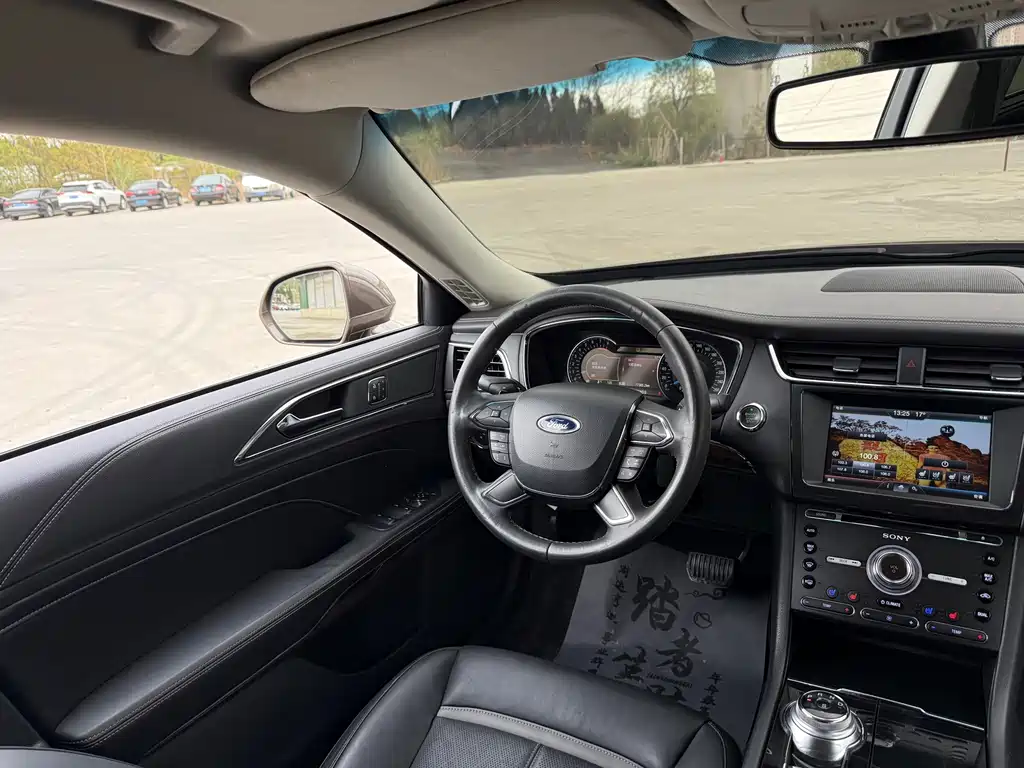 Ford Taurus 2016 — фото 13