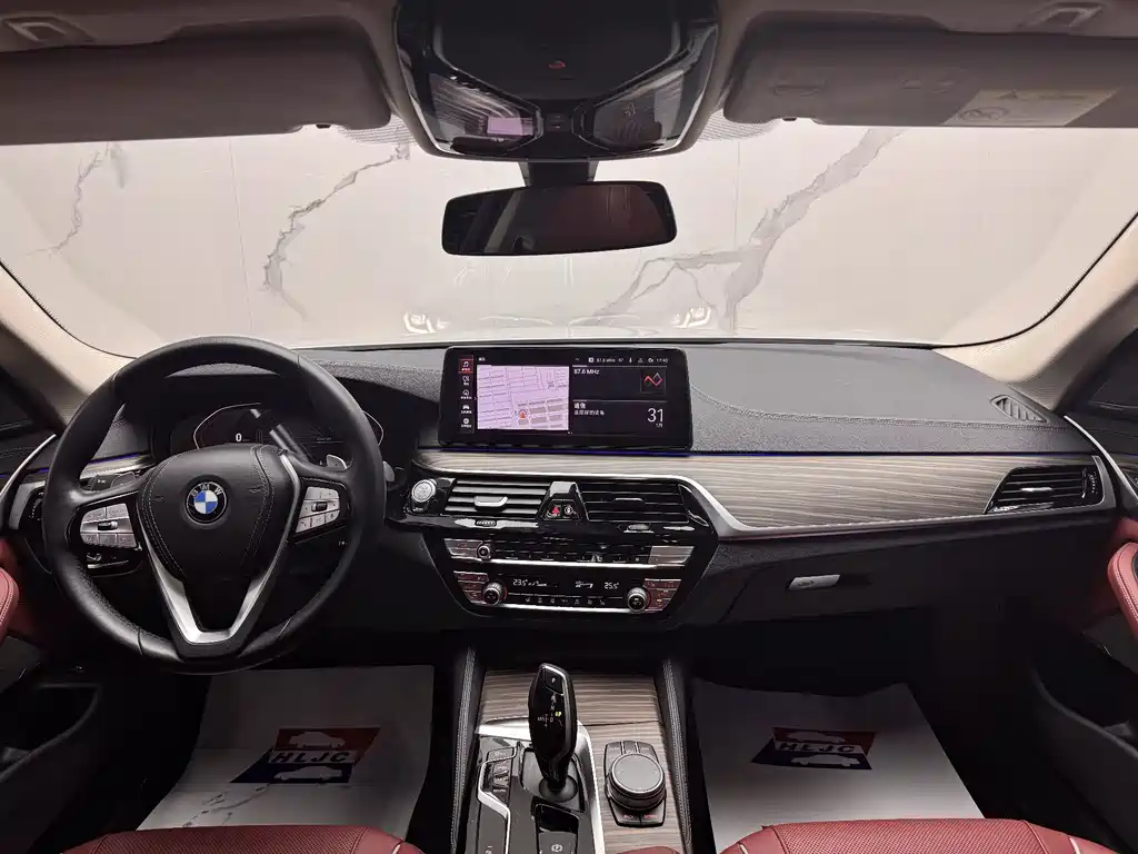 BMW 5 Series 2023 — фото 11