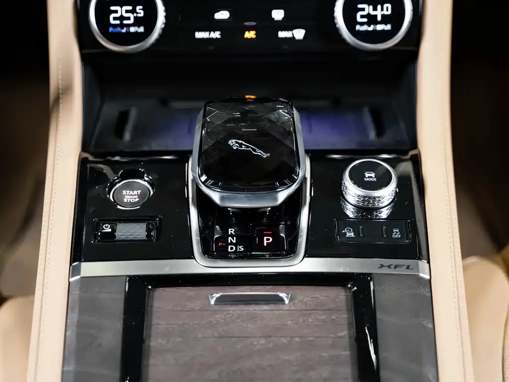 Jaguar XFL 2024 — фото 17