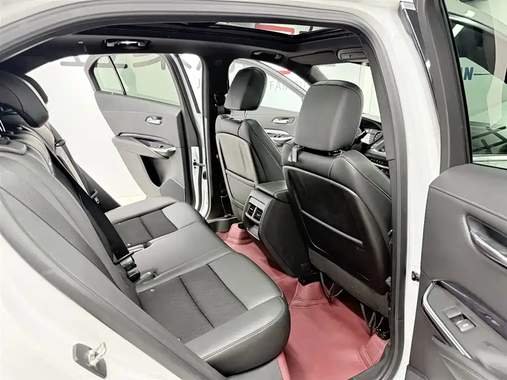 Cadillac XT4 2021 — фото 14