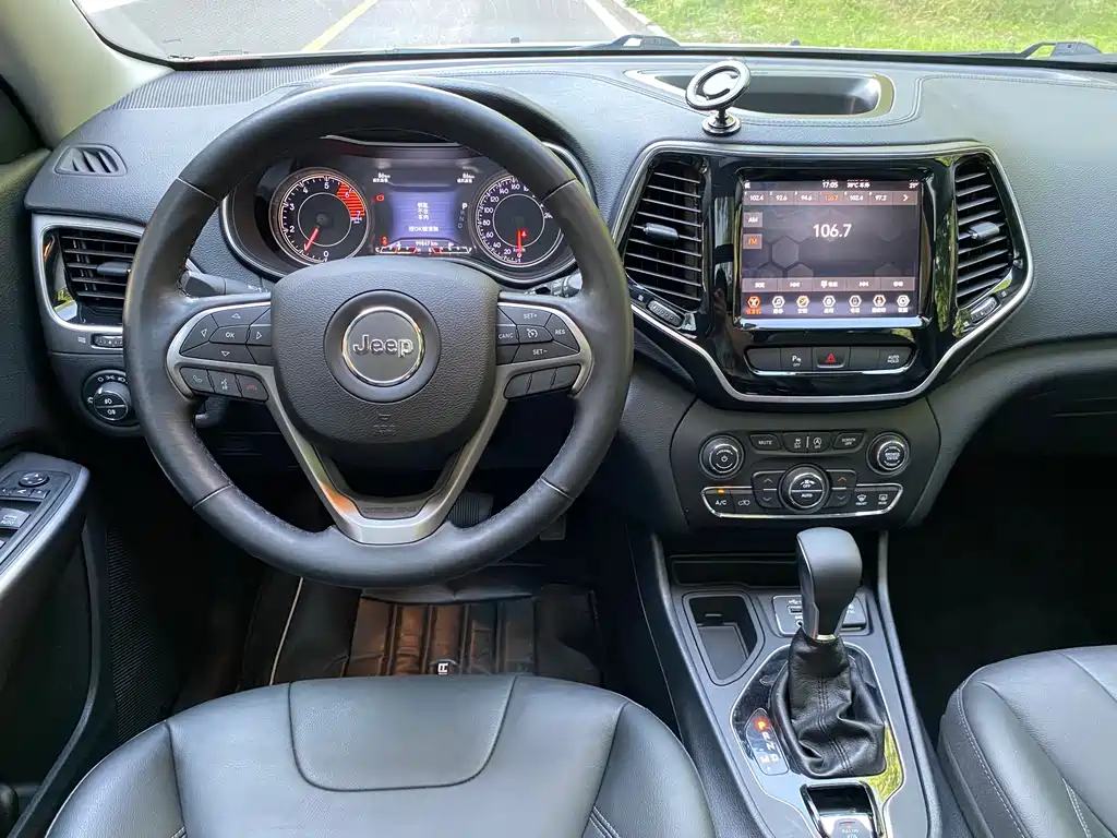 Jeep Cherokee 2019 — фото 16