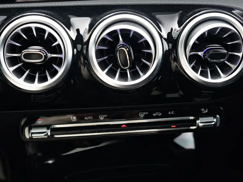 Mercedes-Benz A-Class 2023 — фото 18
