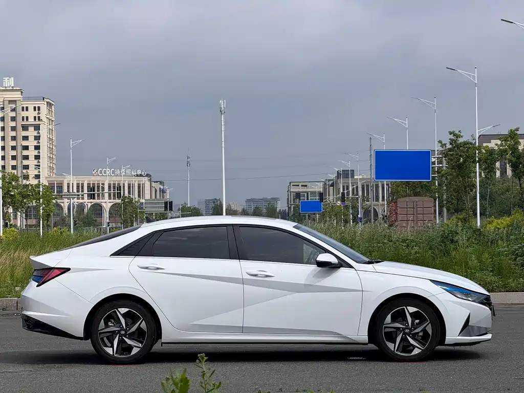Hyundai Elantra 2023