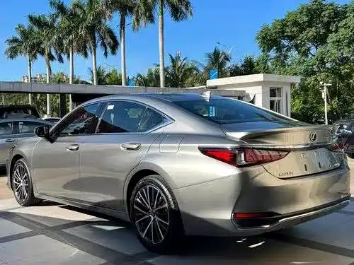 Lexus ES 2023