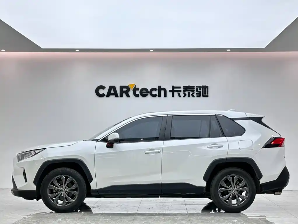 Toyota RAV4 2023 — фото 2