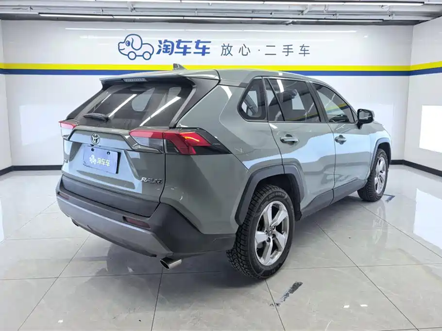 Toyota RAV4 2020 — фото 3