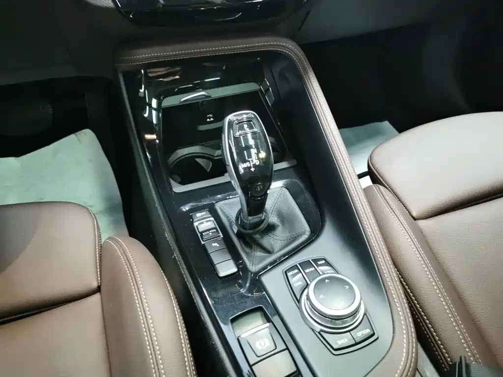 BMW X2 2022 — фото 10
