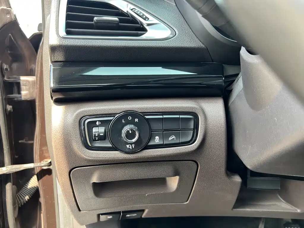 GAC Motor Trumpchi GS4 2016 — фото 14