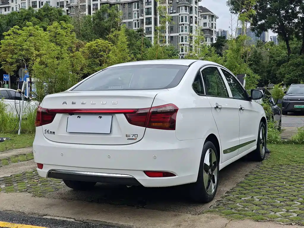 Dongfeng E70 2021