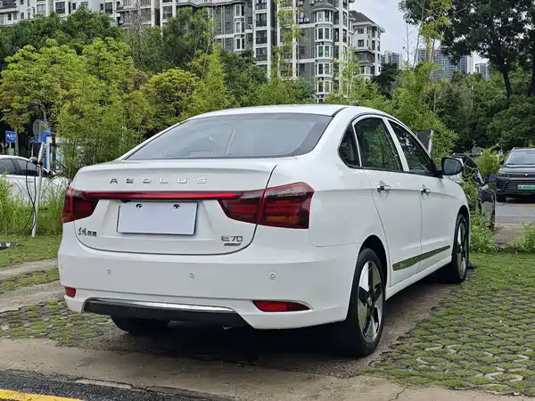 Dongfeng E70 2021