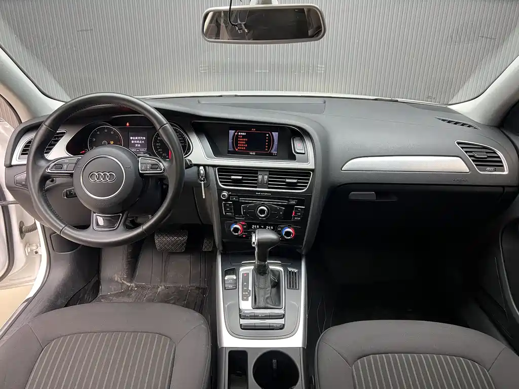 Audi A4L 2015