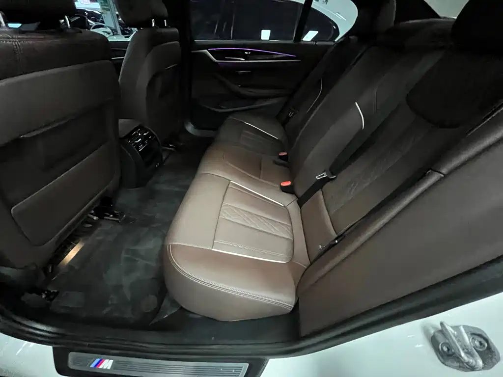 BMW 5 Series 2021 — фото 10