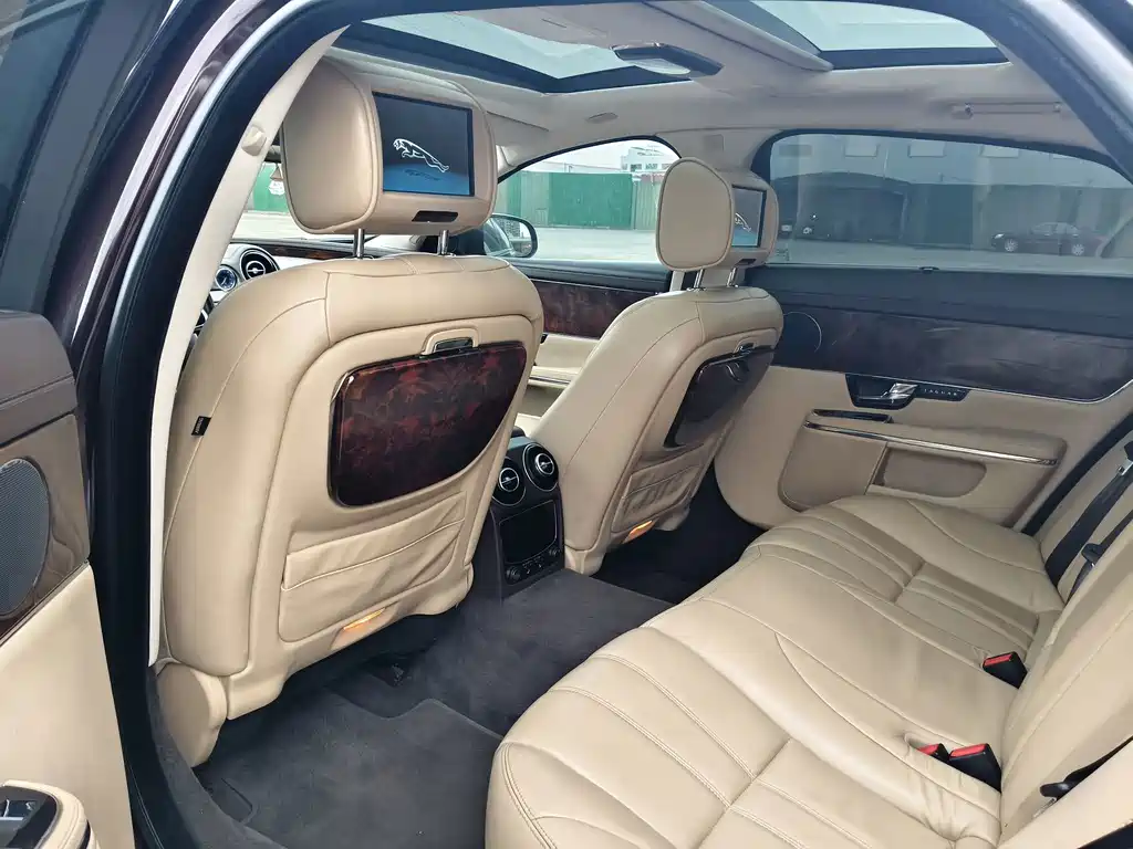 Jaguar XJ 2012 — фото 10
